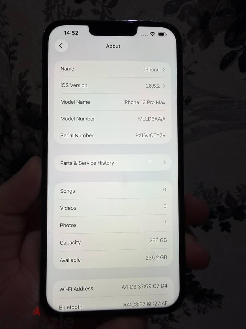 3 iPhones |  iPhone 16 Pro | 128GB  | 89%  | 13PM | 12 PM 8