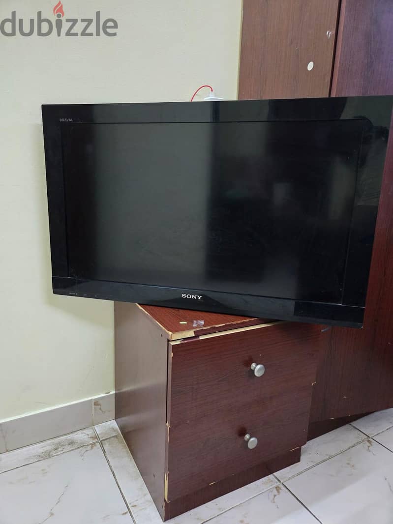 sony tv, dvd player and guitar 1
