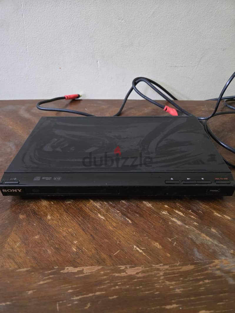 sony tv, dvd player and guitar 2