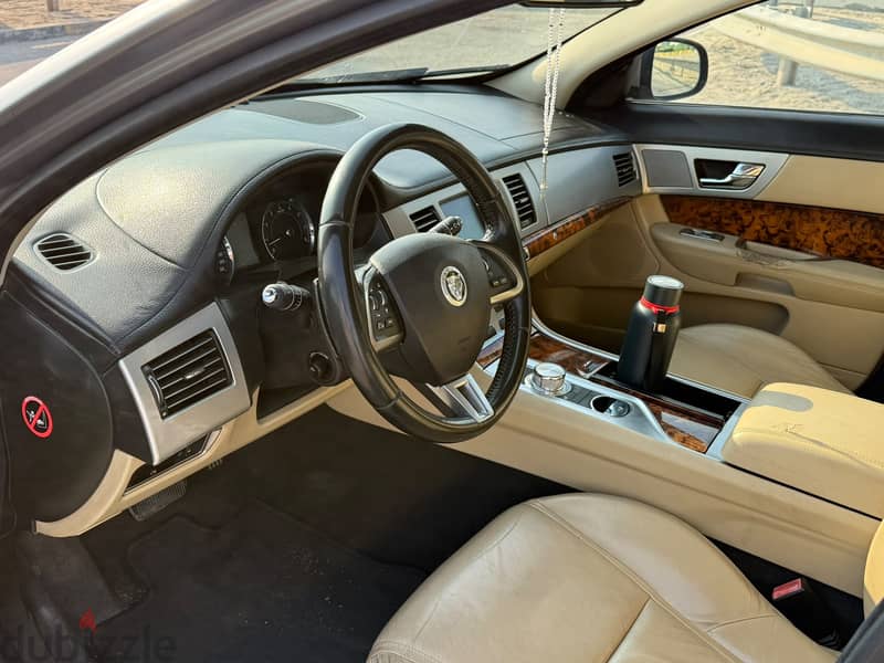 Jaguar XF 2012 Grey 4