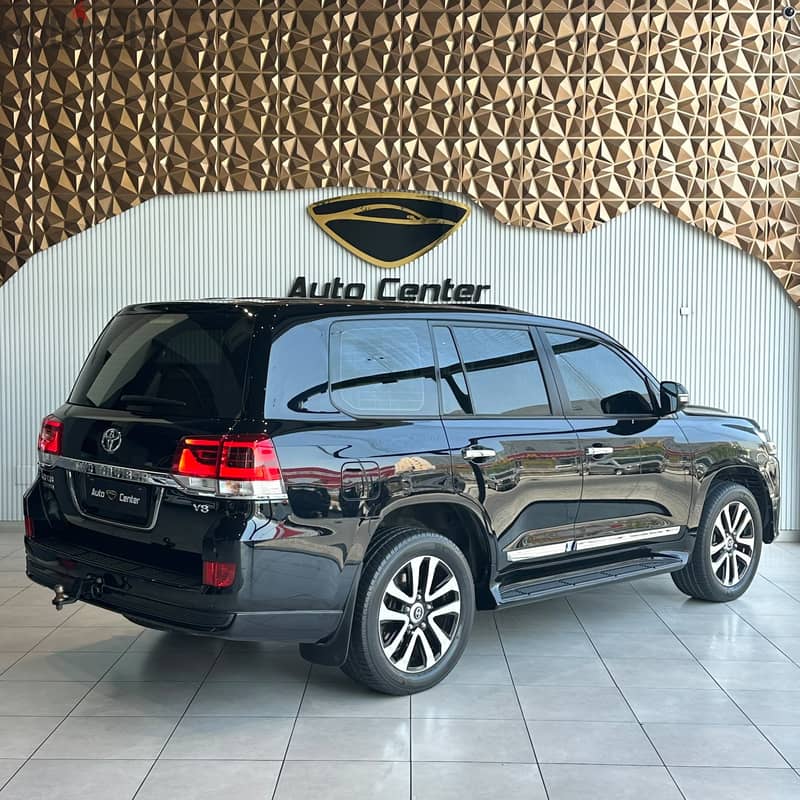 TOYOTA LAND CRUISER GXR GRAND TOURING V8 2019 BLACK 4