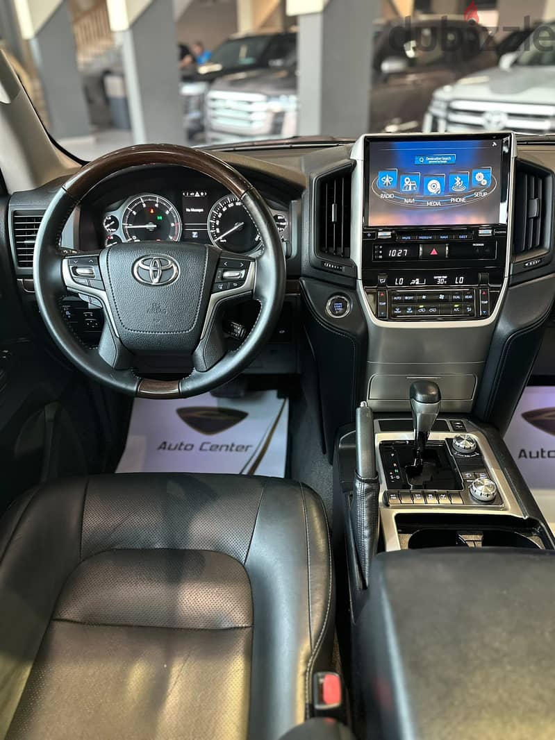 TOYOTA LAND CRUISER GXR GRAND TOURING V8 2019 BLACK 6