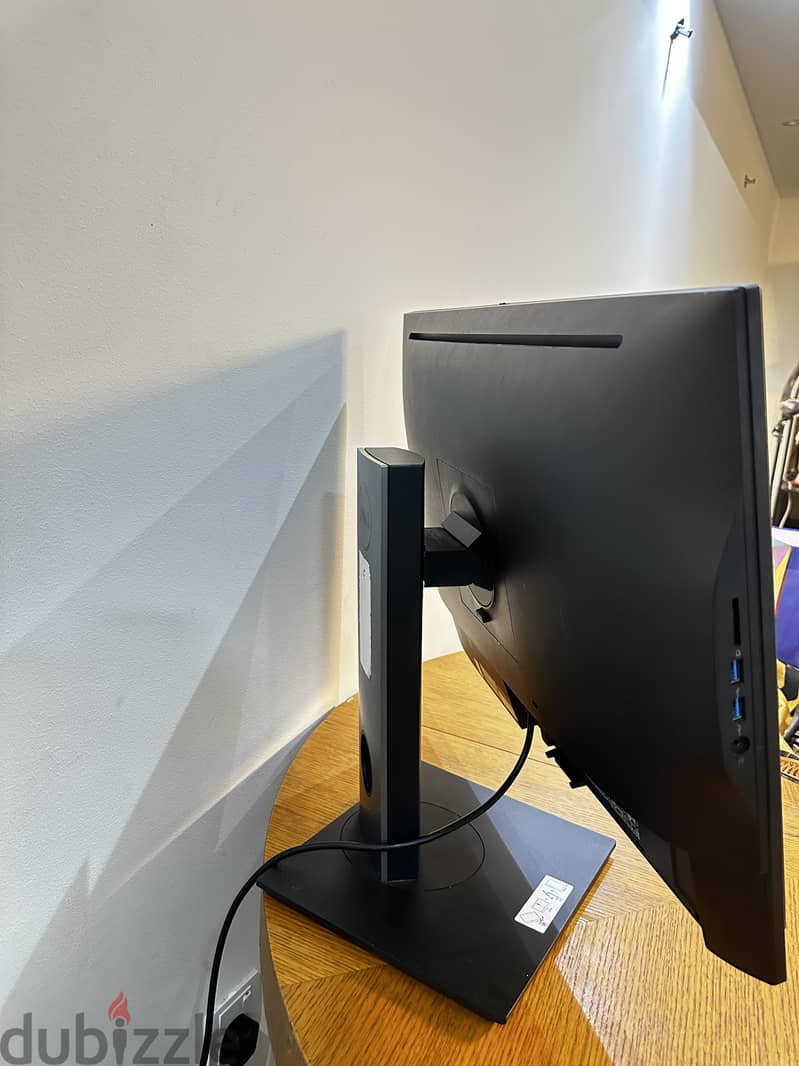 Dell all in one 24 inches Touch screen core i 7 6th gen 8gb ram. 1