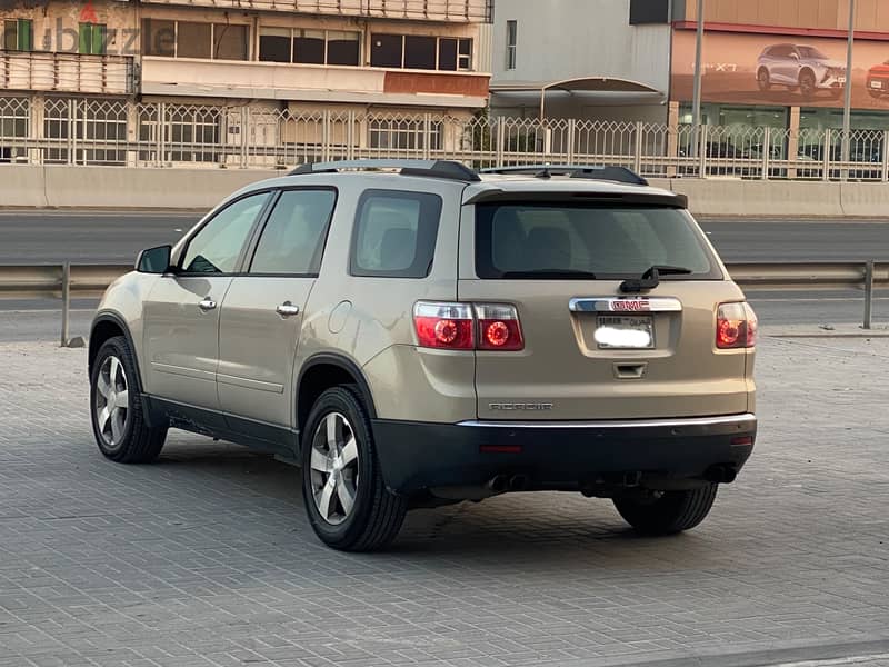 GMC Acadia 2011 Gold 7