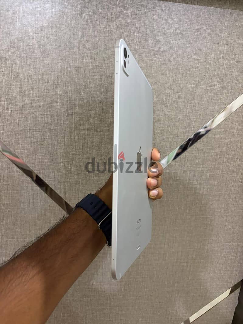 iPad Pro M4 256GB Wi-Fi – Like New! 3