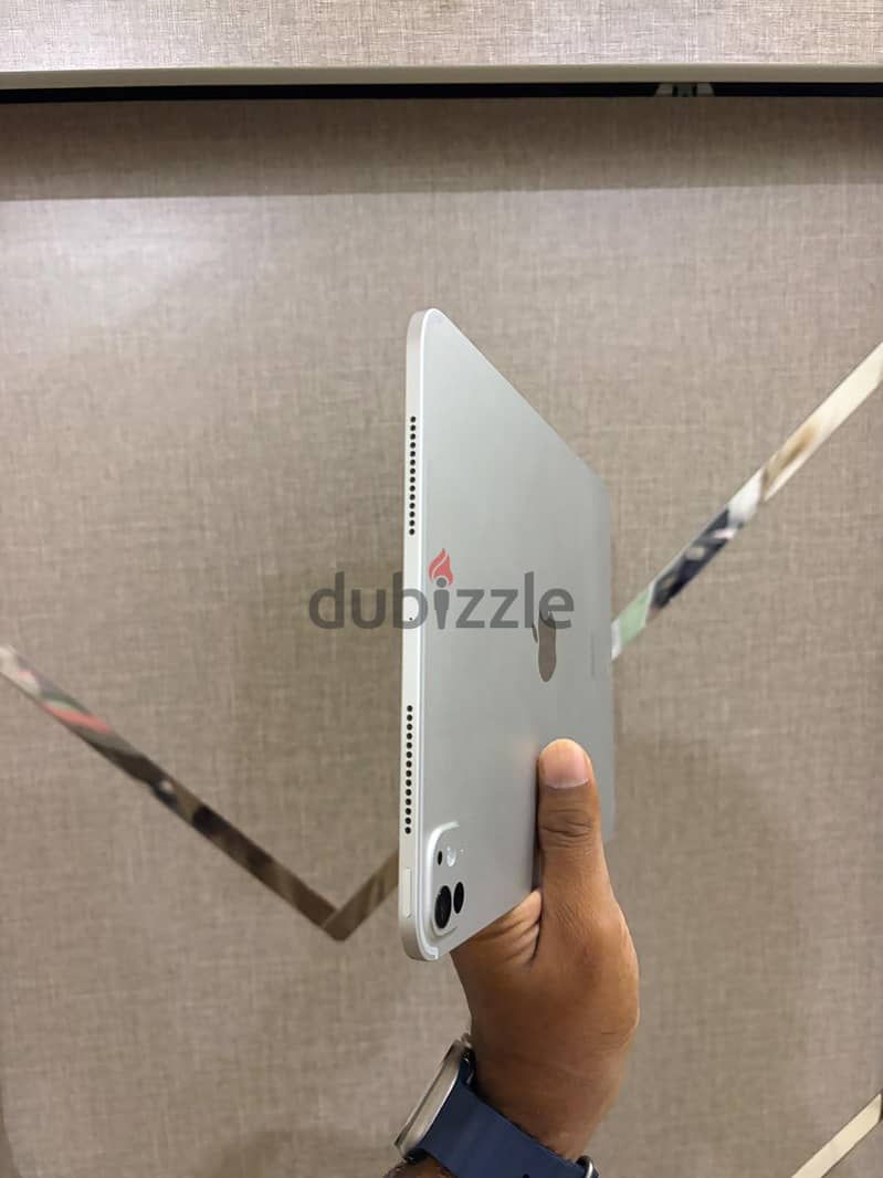 iPad Pro M4 256GB Wi-Fi – Like New! 4