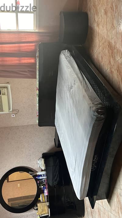 للبيع طقم غرفة نوم كامل بحالة ممتازة ونظيفة / bedroom set for sale