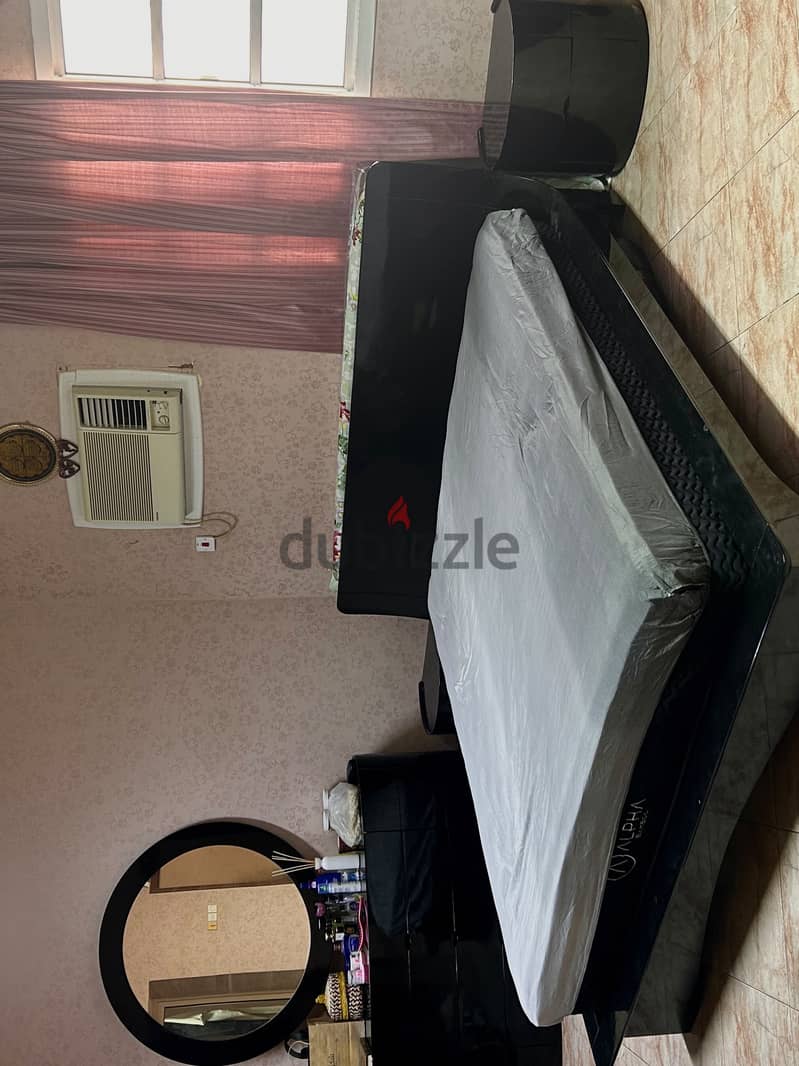 للبيع طقم غرفة نوم كامل بحالة ممتازة ونظيفة / bedroom set for sale 1