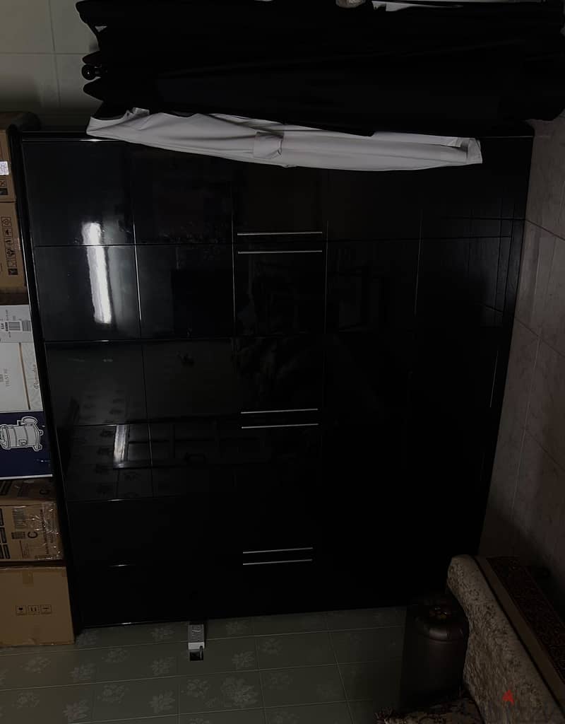 للبيع طقم غرفة نوم كامل بحالة ممتازة ونظيفة / bedroom set for sale 2