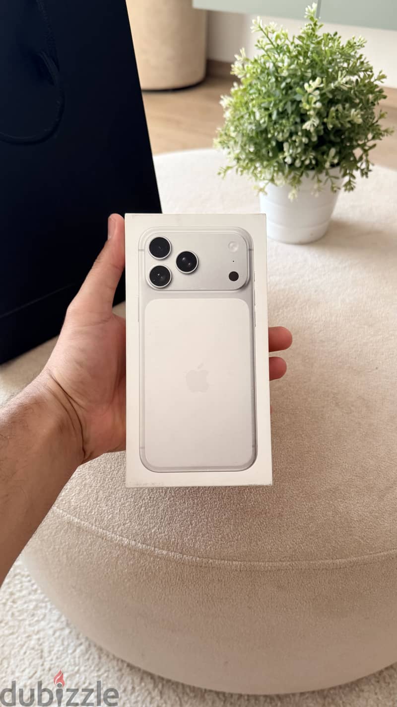 Apple - iPhone 17 Pro Max 2