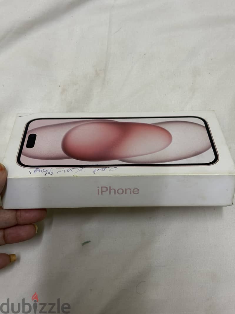 iPhone 15 box 2
