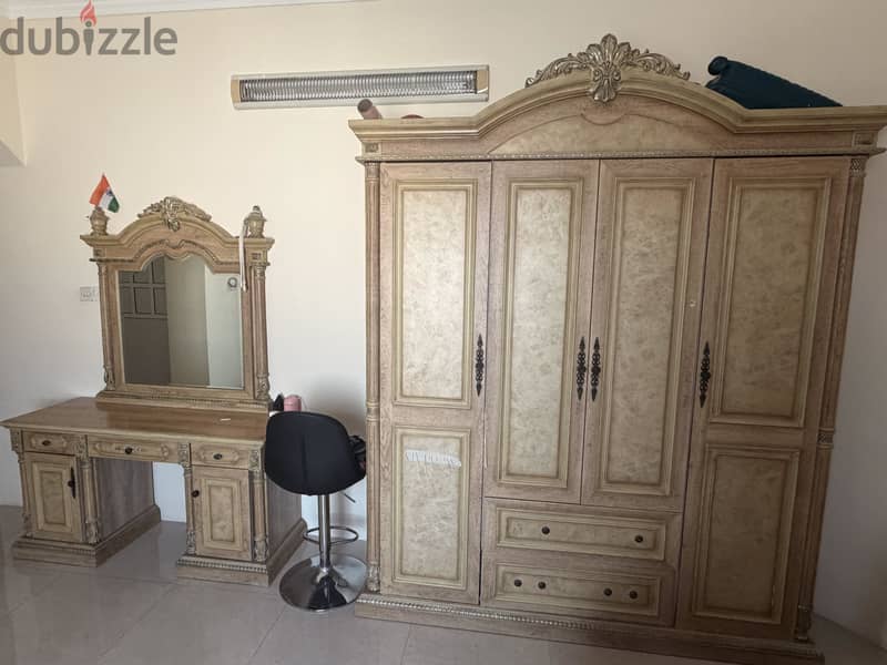 Cabinet with dressing 1