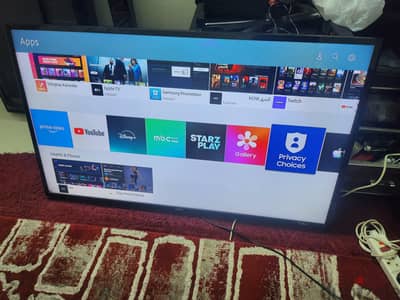 samsung smart tv. 50 inch with. wallt. breaket