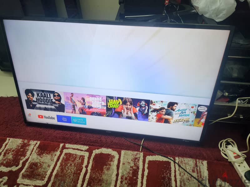 samsung smart tv. 50 inch with. wallt. breaket 1