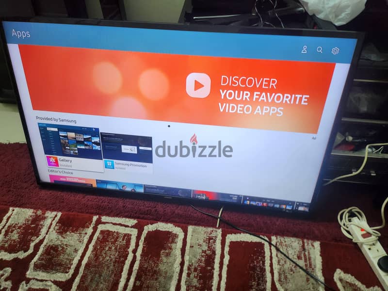 samsung smart tv. 50 inch with. wallt. breaket 4