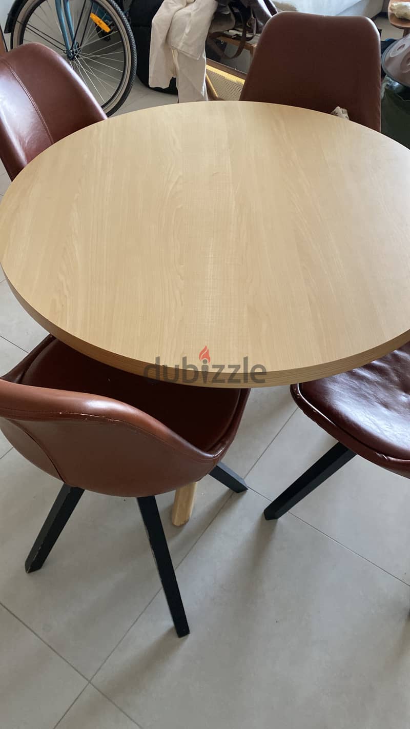 Round dining table with 4 brown leather chairs - Furniture - 105771441