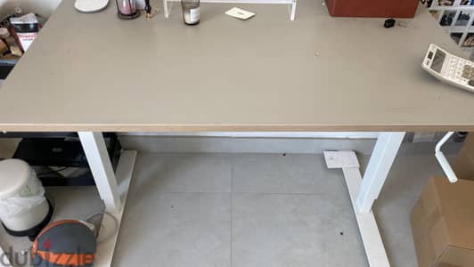 Adjustable desk table and desk chair