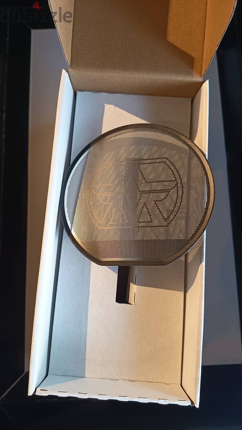 Aston Microphones Aston Element Active Large-Diaphragm Dynamic Microph 1