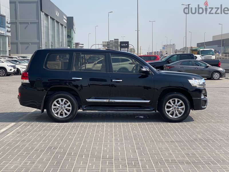 Toyota Land Cruiser GXR 2018 BlacK 2