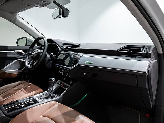 Audi Q3 2022 S Line 40TFSI 180HP 5