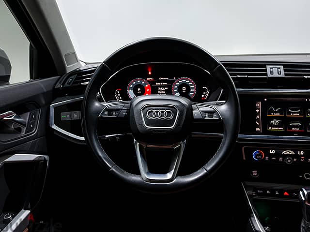 Audi Q3 2022 S Line 40TFSI 180HP 7