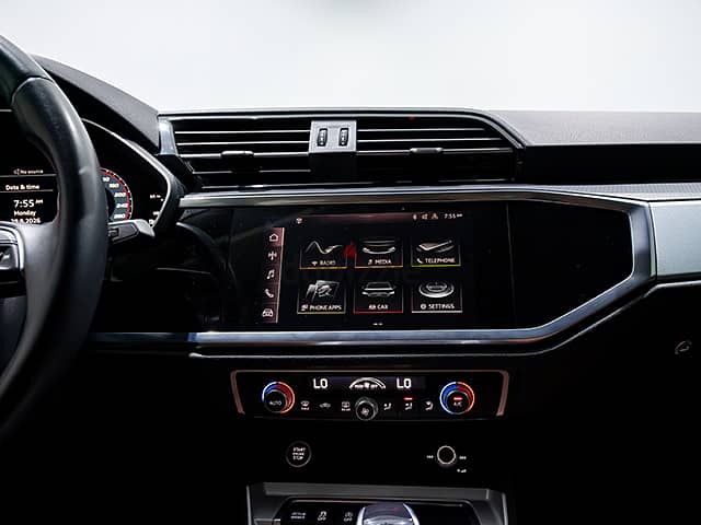 Audi Q3 2022 S Line 40TFSI 180HP 8