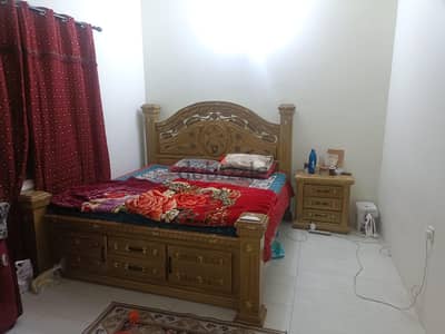 King Size bed without Matress