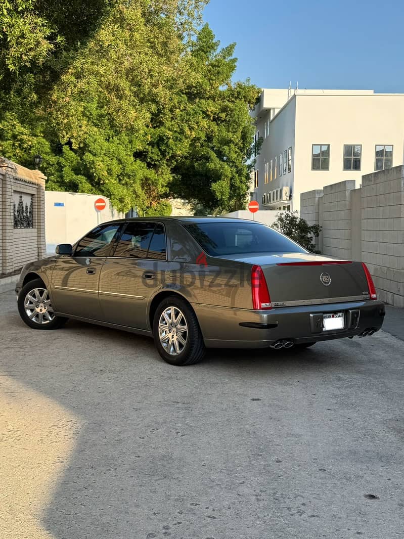 CADILLAC DTS 2011 vintage car run only 75,000 km best condition 1