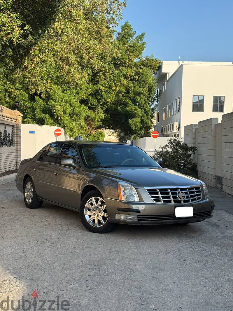 CADILLAC DTS 2011 vintage car run only 75,000 km best condition 4