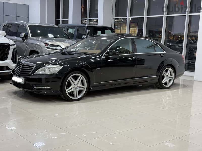 Mercedes-Benz S-500 / 2012 Black 1