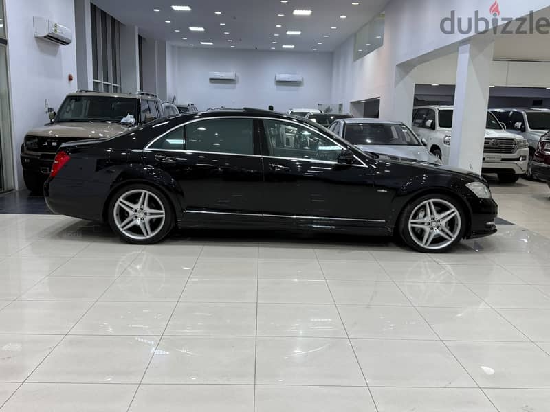 Mercedes-Benz S-500 / 2012 Black 2