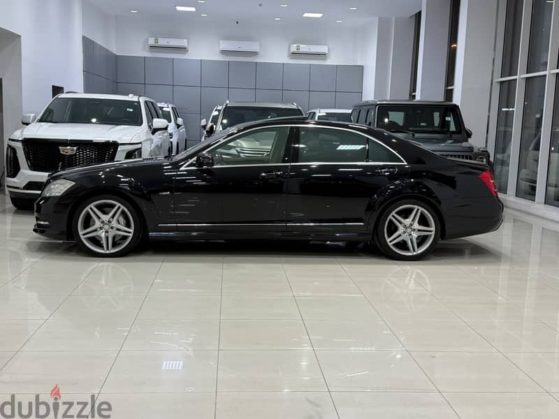 Mercedes-Benz S-500 / 2012 Black 3