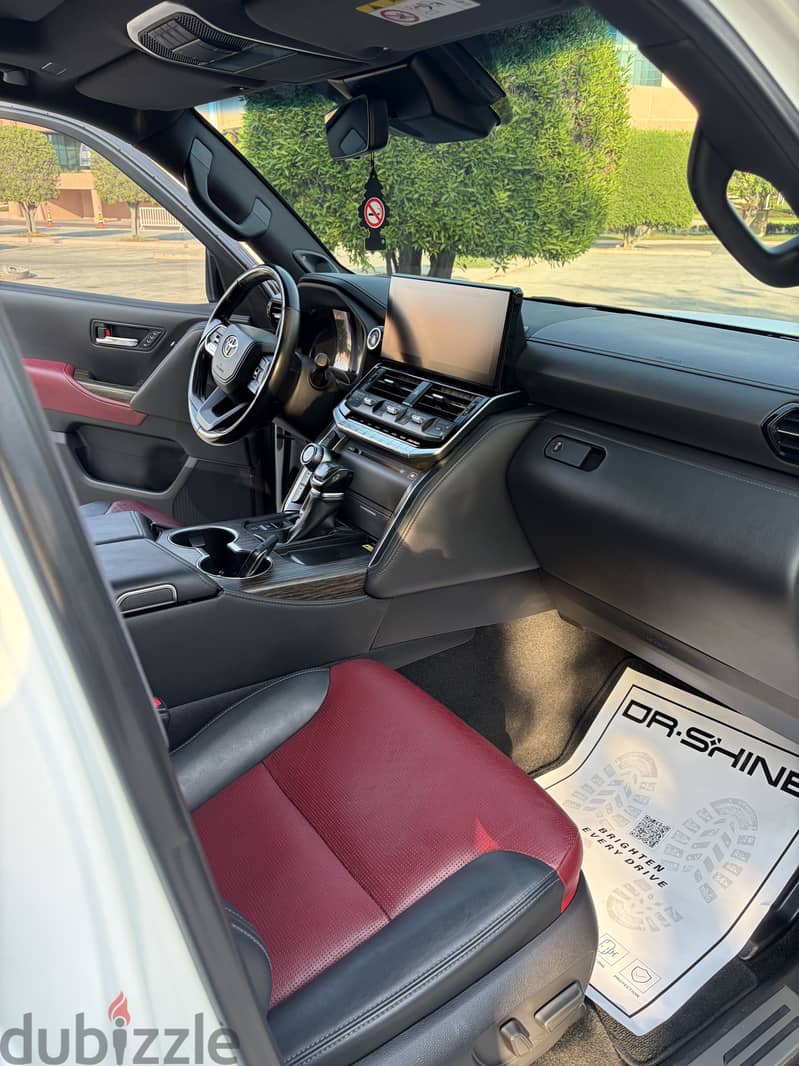 Toyota Land Cruiser 2022 first owned clean 7