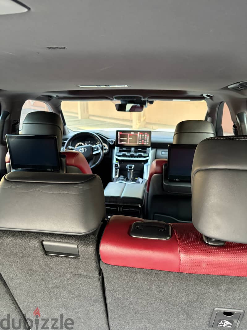 Toyota Land Cruiser 2022 first owned clean 9