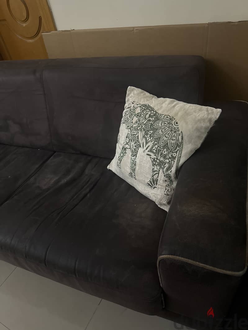 4-seater used Sofa 1