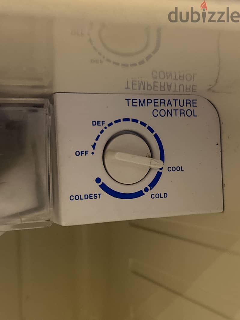 Samsung mini fridge with small built in freezer 8