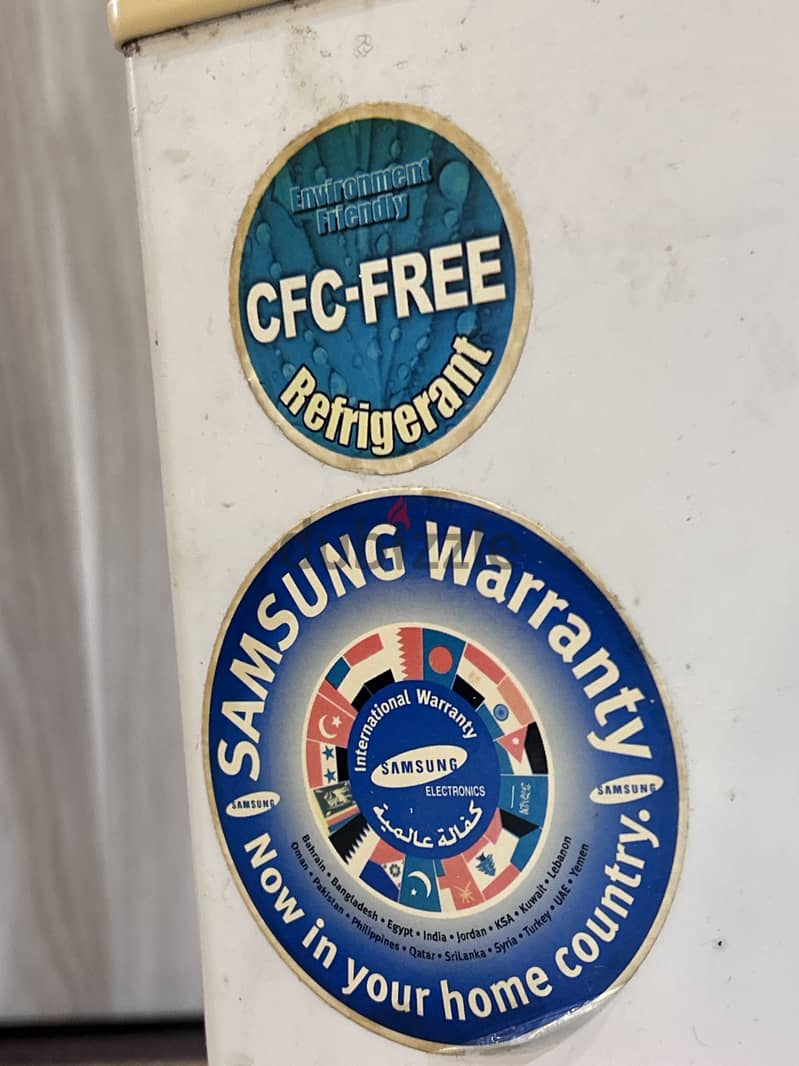 Samsung mini fridge with small built in freezer 10