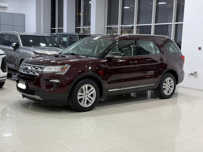 Ford Explorer XLT 2019 Maroon 1