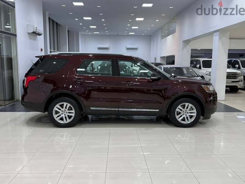 Ford Explorer XLT 2019 Maroon 2