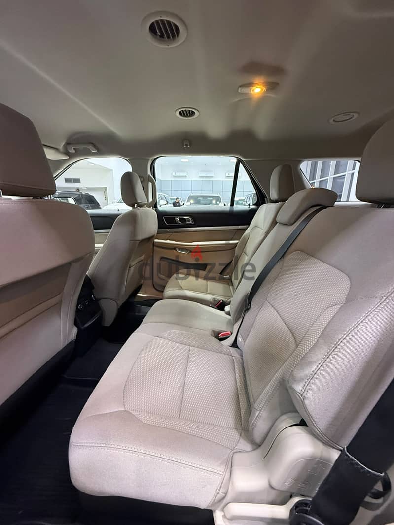 Ford Explorer XLT 2019 Maroon 5