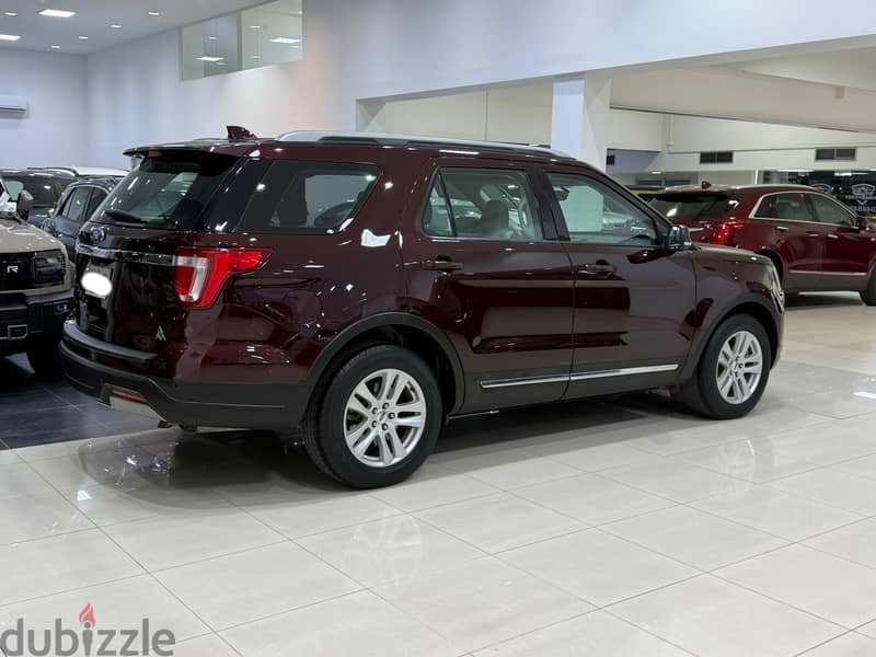 Ford Explorer XLT 2019 Maroon 6