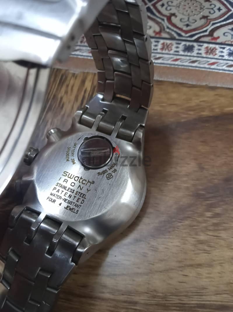 يوجد ساعة يد ماركة Swatch  واصليه ومديل قديمة سعر 120 دينار 3