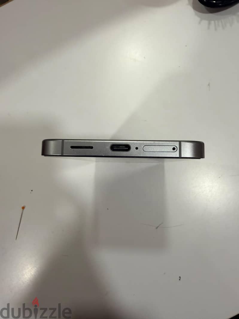 Samsung S25+ sliver 256 with no box 5