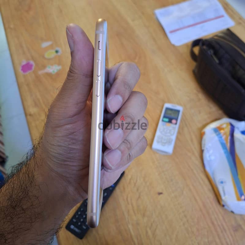 ايفون ٨ ٦٤ جيبي ذهبي كالجديد 1