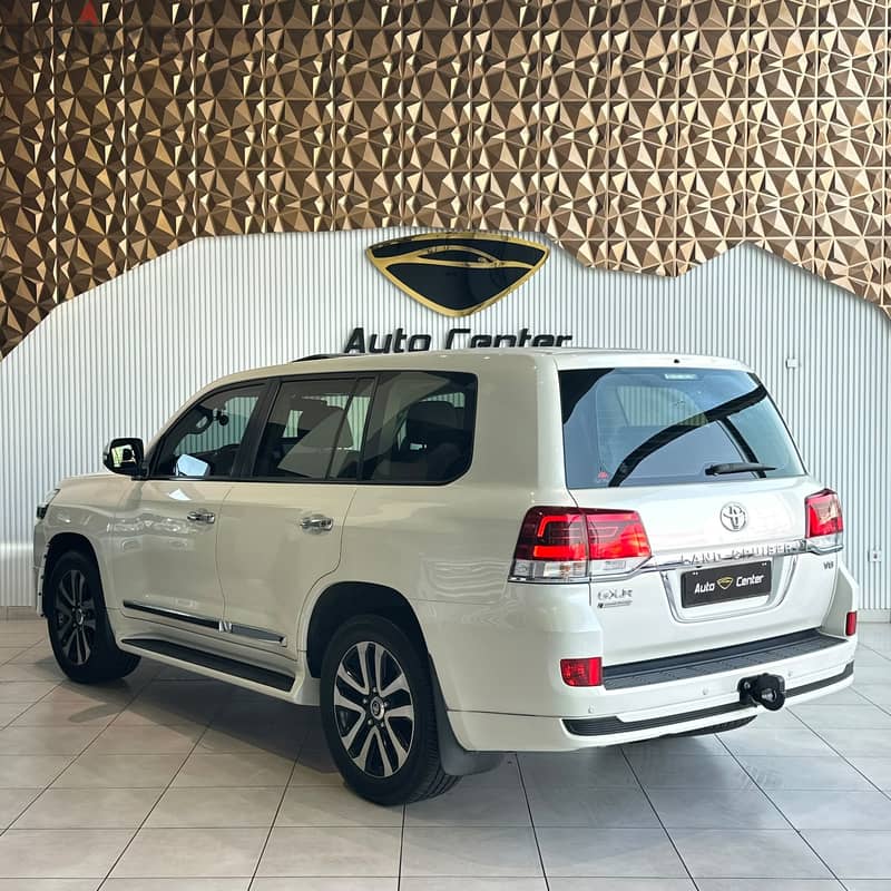 Toyota Land Cruiser GXR GRAND TOURING V8 2019 WHITE 5