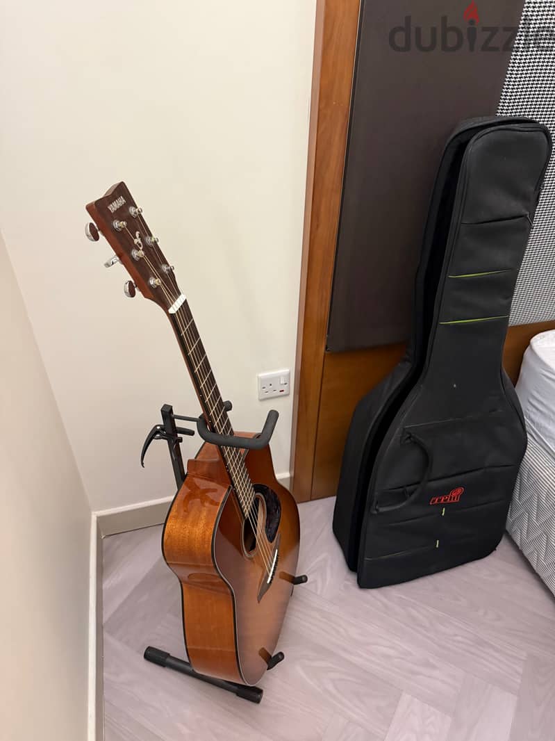 Yamaha FG800 Acoustic Guitar + Free Cover & Capo 1