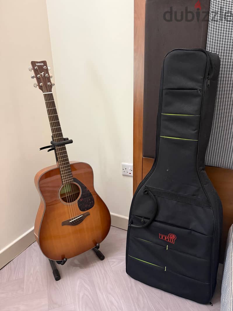 Yamaha FG800 Acoustic Guitar + Free Cover & Capo 2