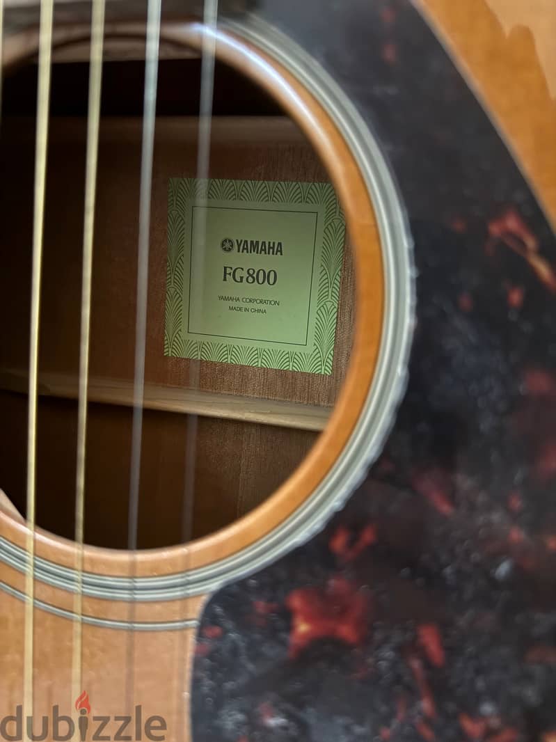 Yamaha FG800 Acoustic Guitar + Free Cover & Capo 3