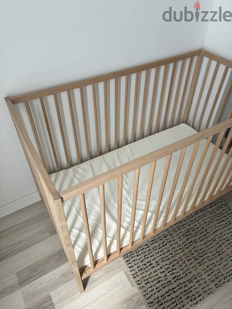 IKEA baby cot like New سرير أطفال ايكيا كالجديد 1