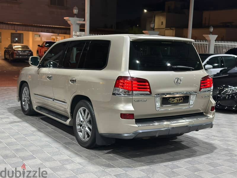 Lexus LX570 9